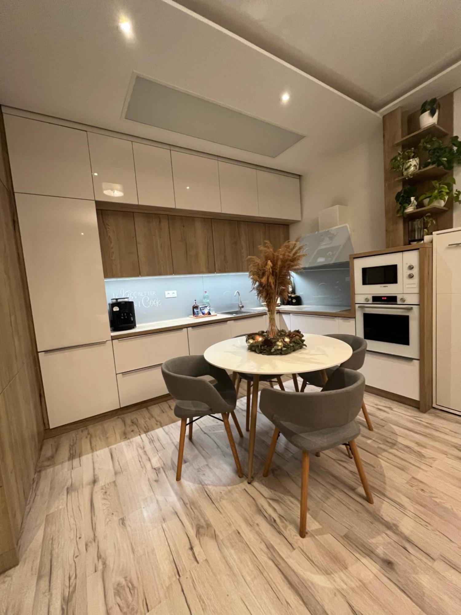 Cozy Apartment Bratislava Bagian luar foto
